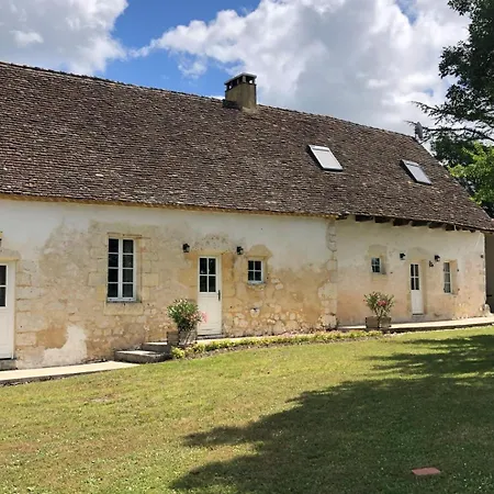 Aux Charmes D'angely Tatil Evi