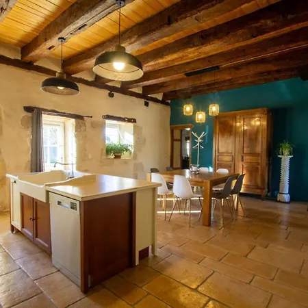 Aux Charmes D'angely * Naussannes