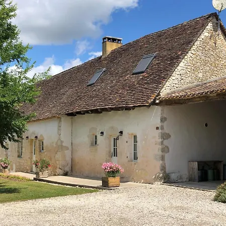 Aux Charmes D'angely Tatil Evi