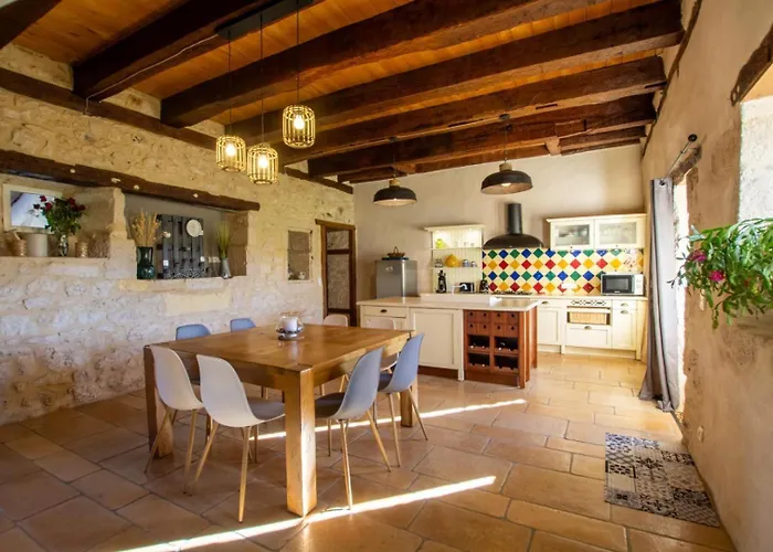 Дом отдыха Aux Charmes D'angely Naussannes