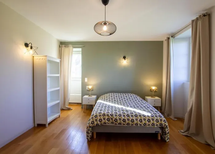 Дом отдыха Aux Charmes D'angely *