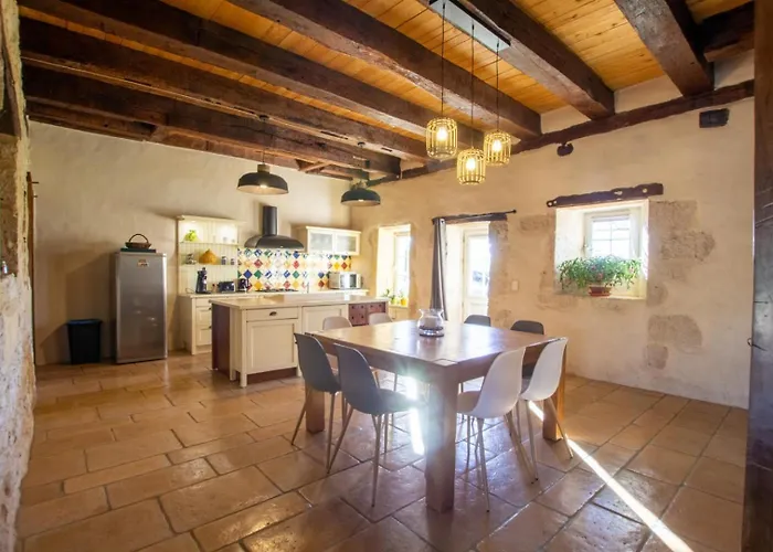 Дом отдыха Aux Charmes D'angely