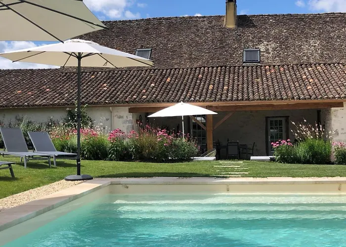 Aux Charmes D'angely Дом отдыха *